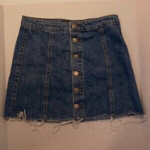 AERO SIZE 6 MINI JEAN DISTRESS SKIRT